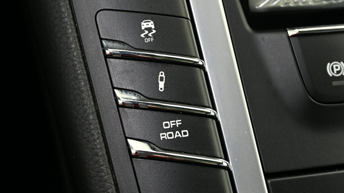 2021 Porsche Macan Turbo photo 24