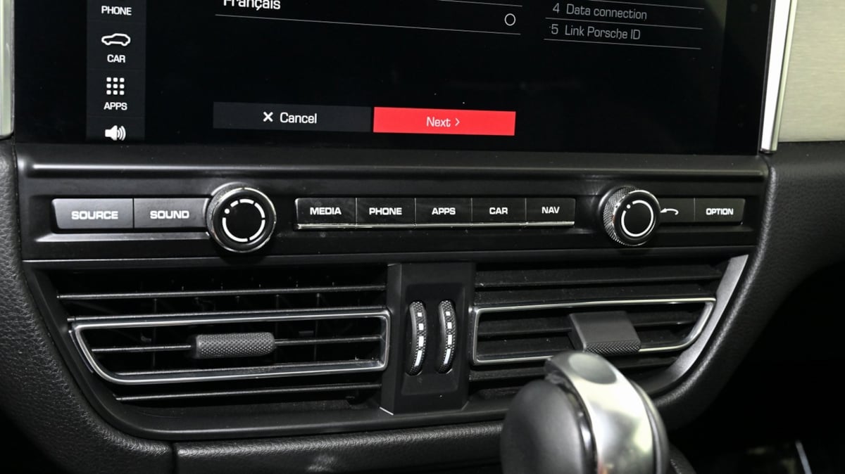 2021 Porsche Macan Turbo photo 25