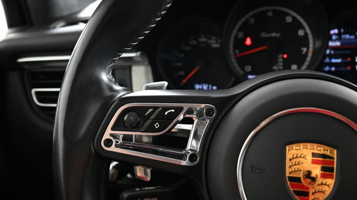 2021 Porsche Macan Turbo photo 30