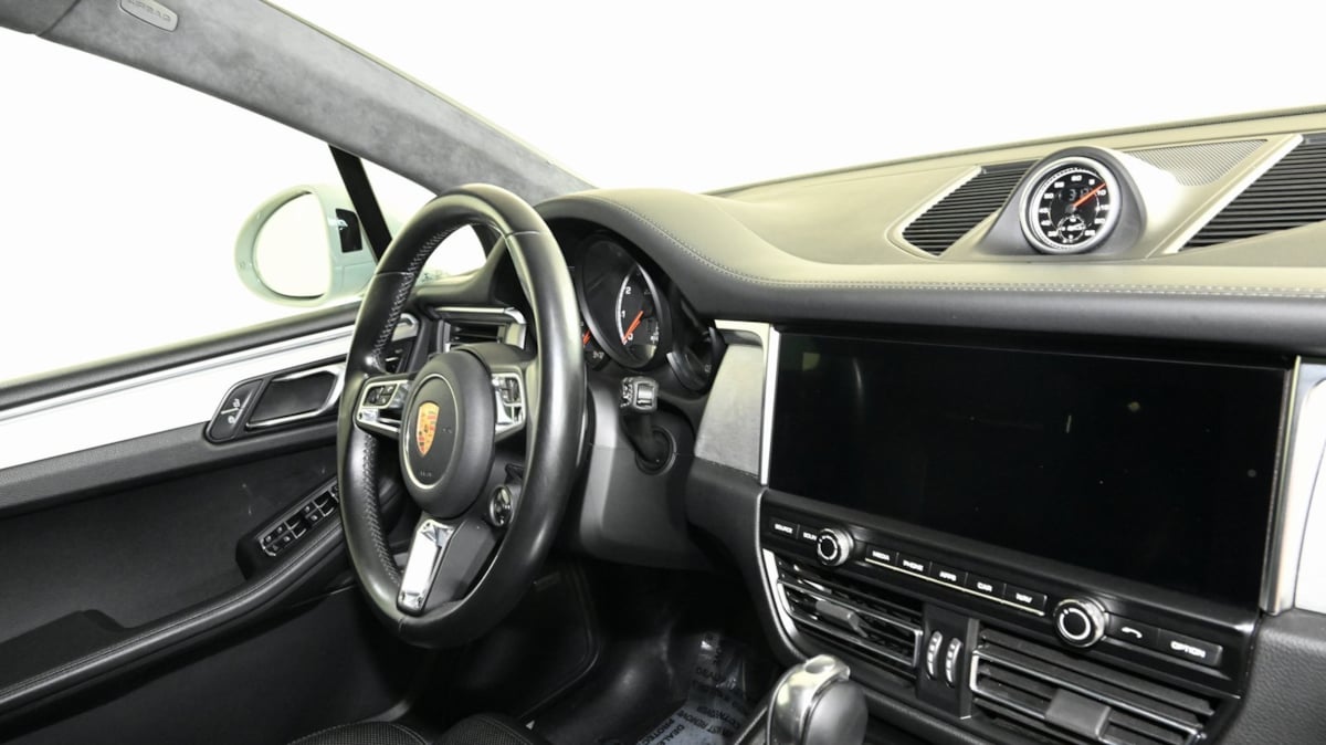 2021 Porsche Macan Turbo photo 36