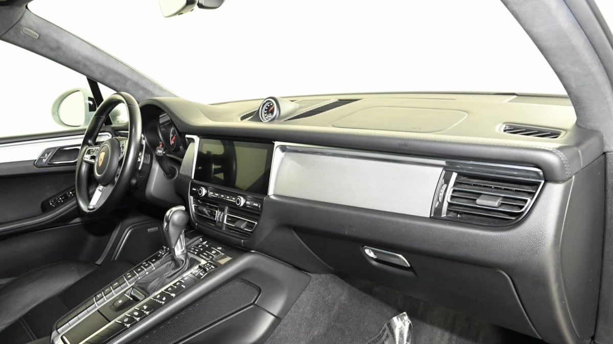 2021 Porsche Macan Turbo photo 37