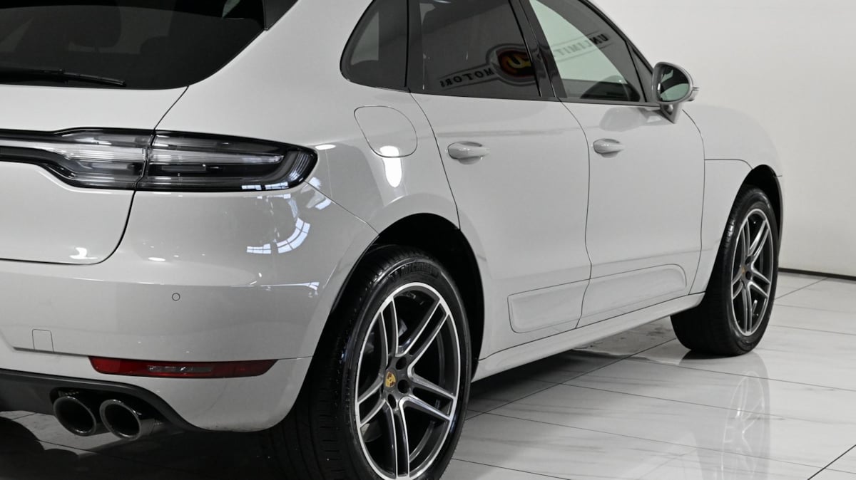2021 Porsche Macan Turbo photo 40