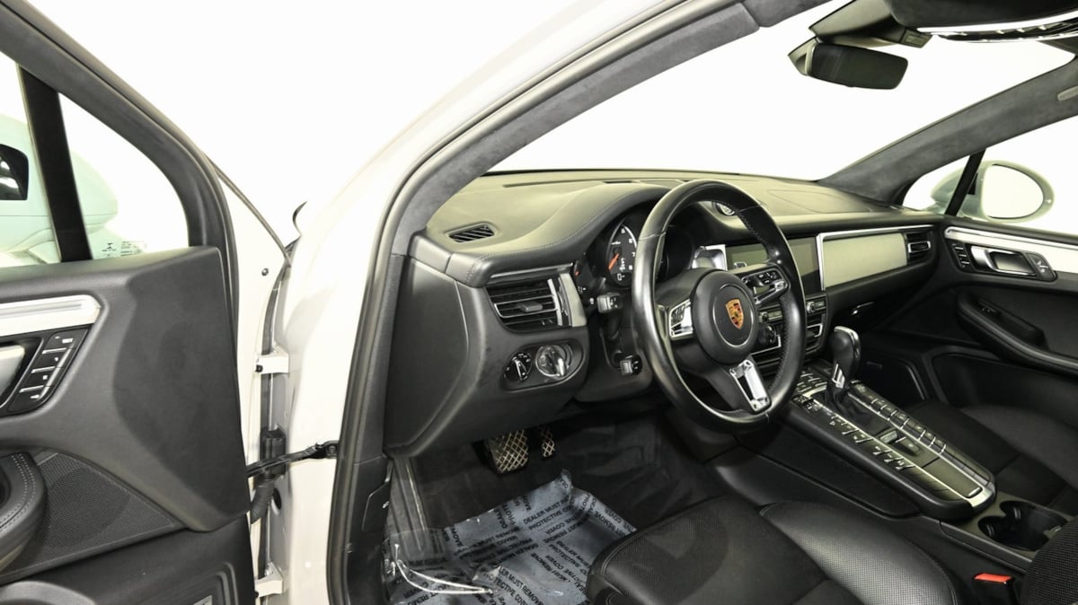 2021 Porsche Macan Turbo photo 41