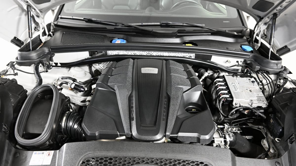 2021 Porsche Macan Turbo photo 43