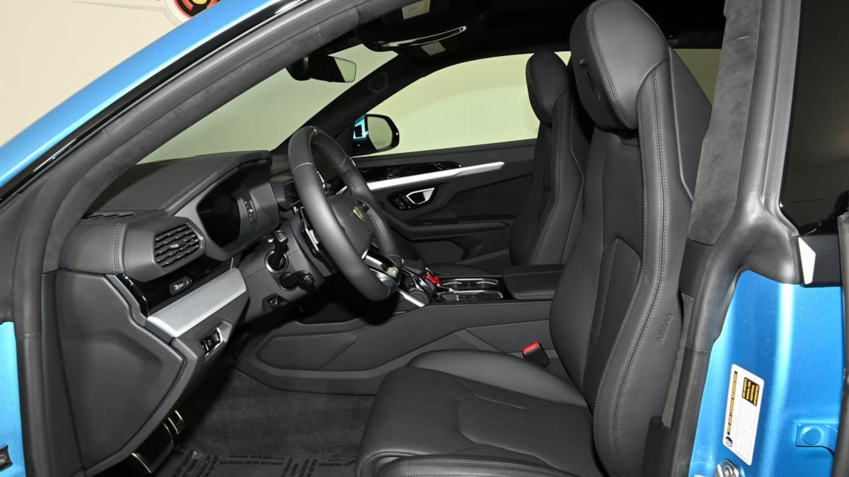 2022 Lamborghini Urus photo 11