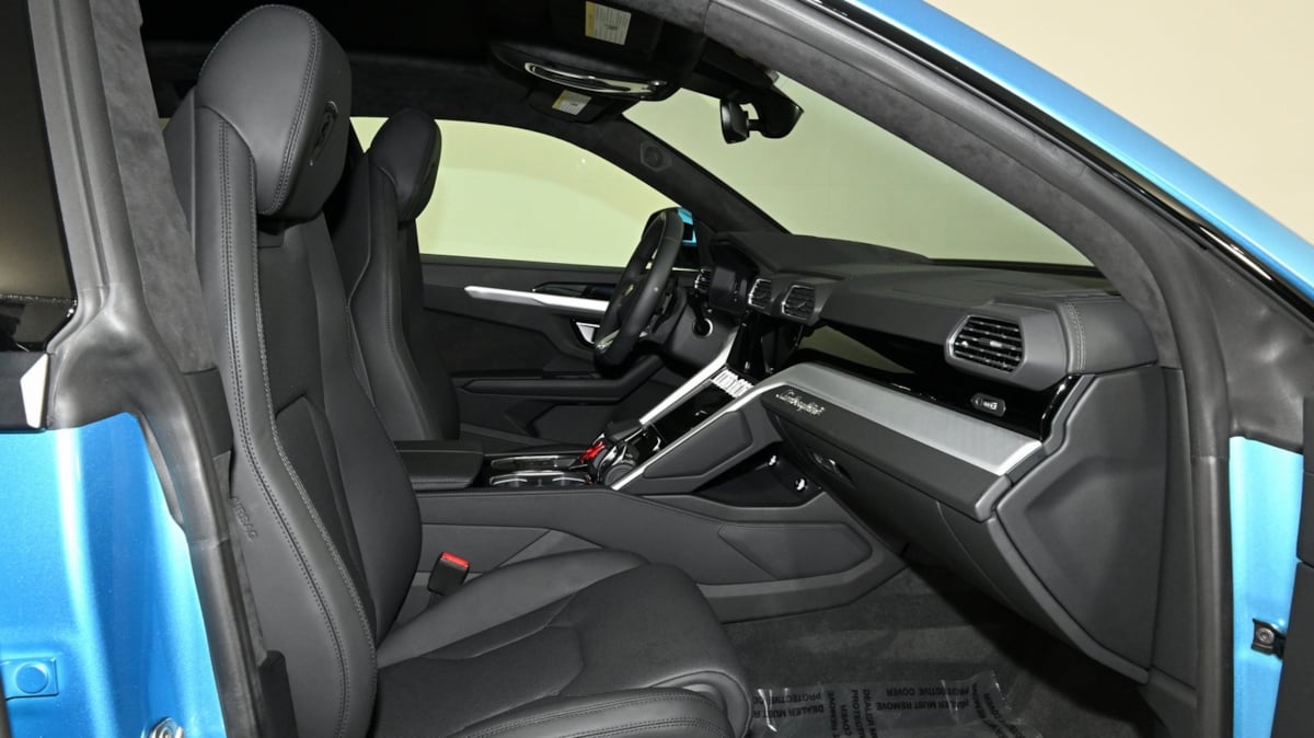 2022 Lamborghini Urus photo 12