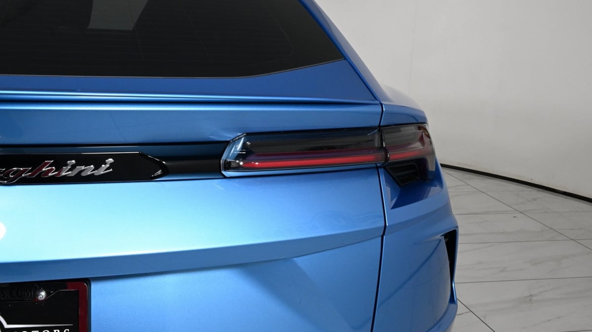 2022 Lamborghini Urus photo 22