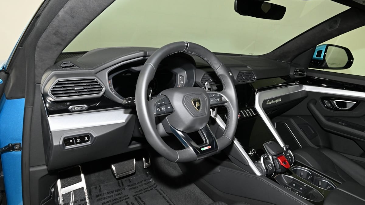 2022 Lamborghini Urus photo 24