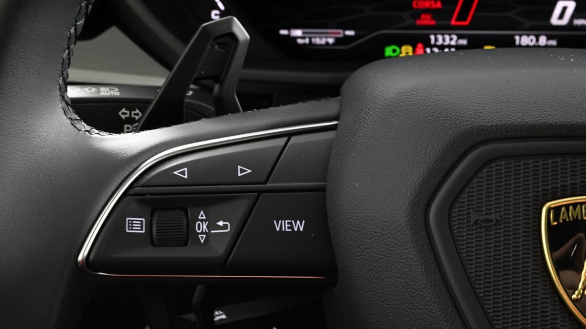 2022 Lamborghini Urus photo 34
