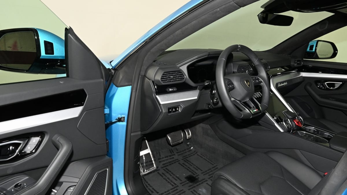 2022 Lamborghini Urus photo 46