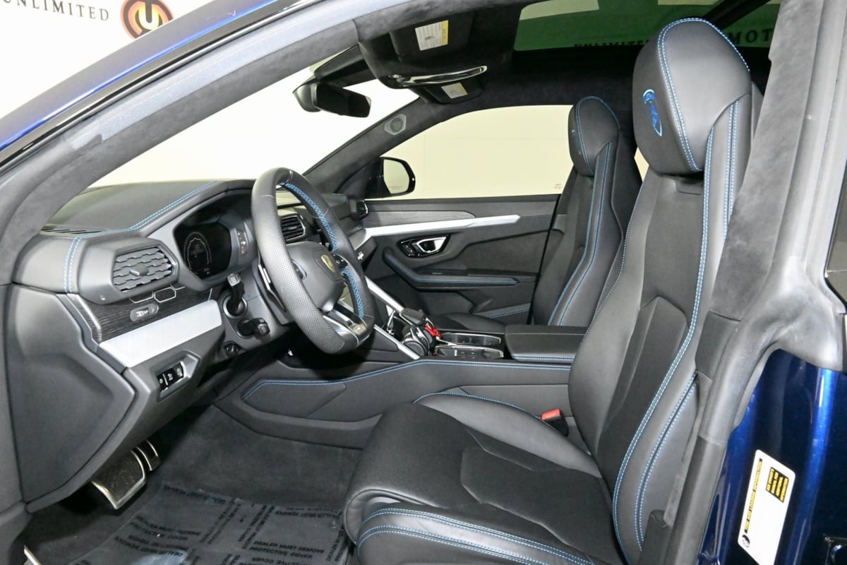 2021 Lamborghini Urus photo 16