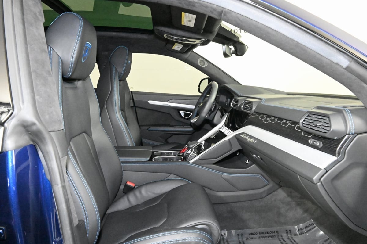 2021 Lamborghini Urus photo 17