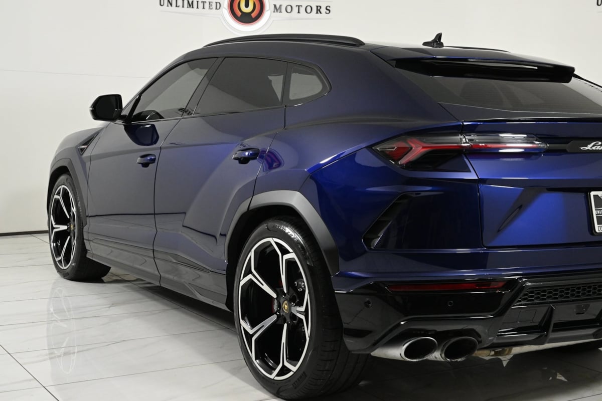 2021 Lamborghini Urus photo 29