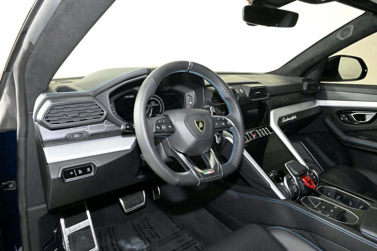 2021 Lamborghini Urus photo 32