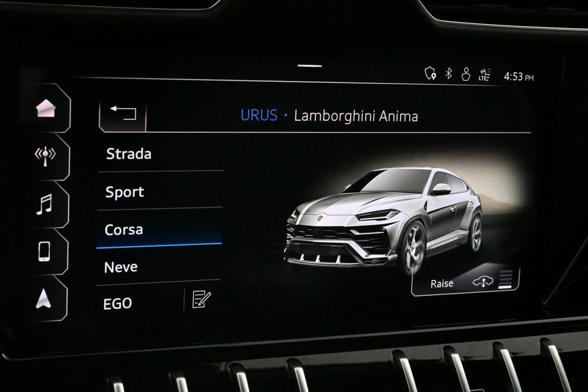 2021 Lamborghini Urus photo 39