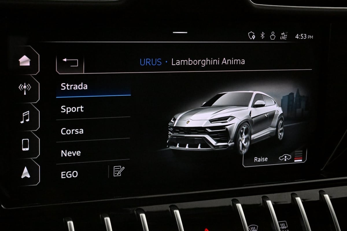 2021 Lamborghini Urus photo 40