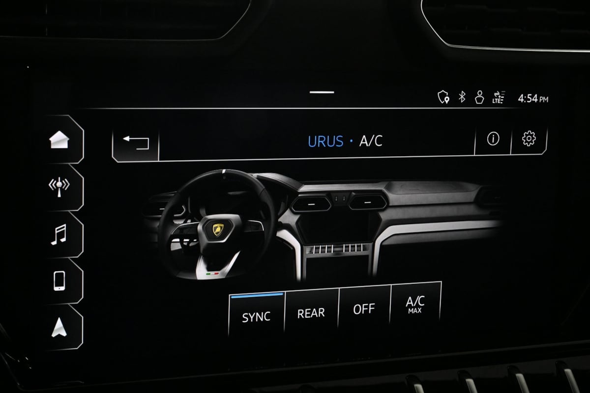 2021 Lamborghini Urus photo 44
