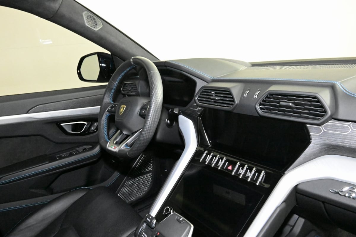 2021 Lamborghini Urus photo 59