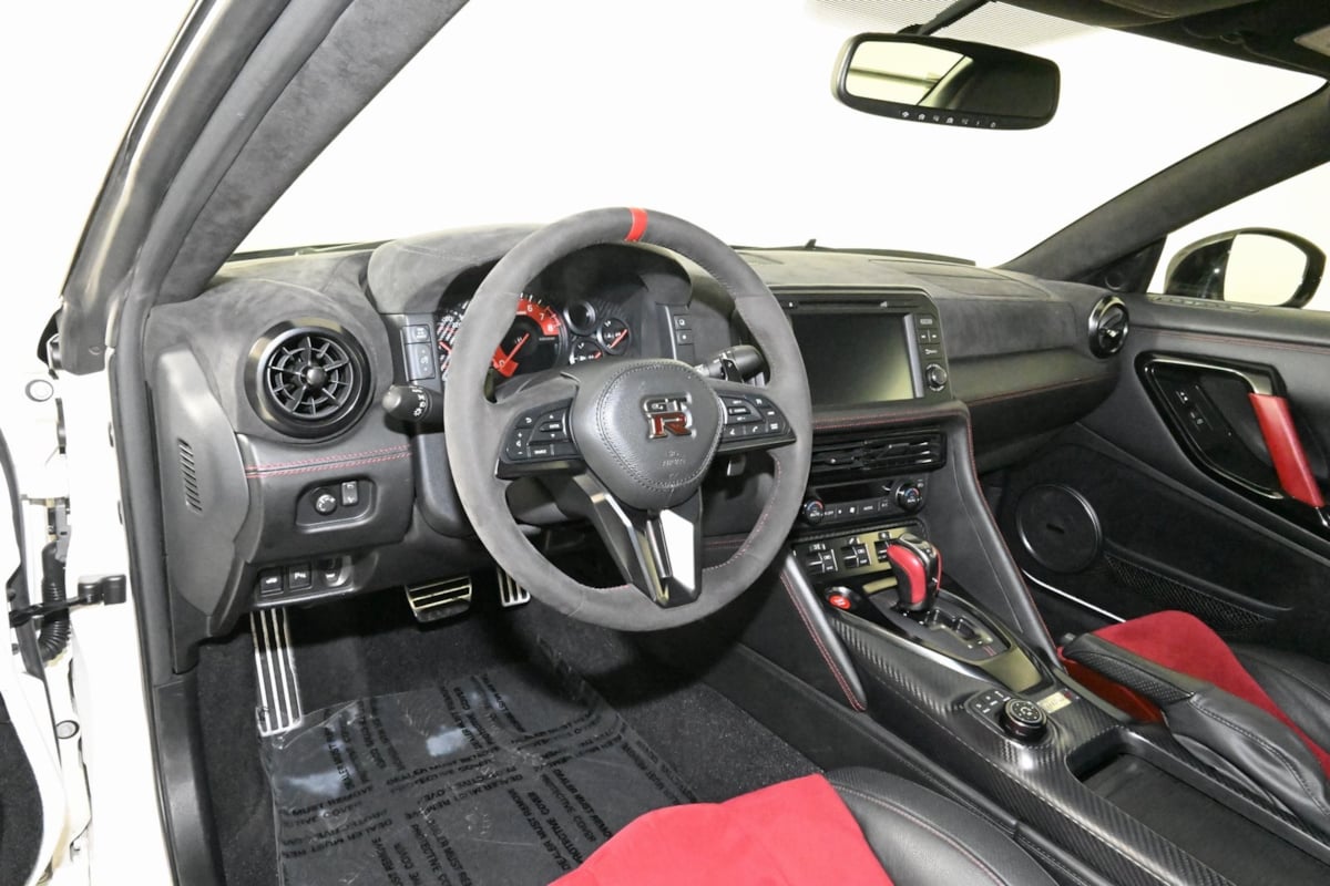 2023 Nissan GT-R Nismo photo 32