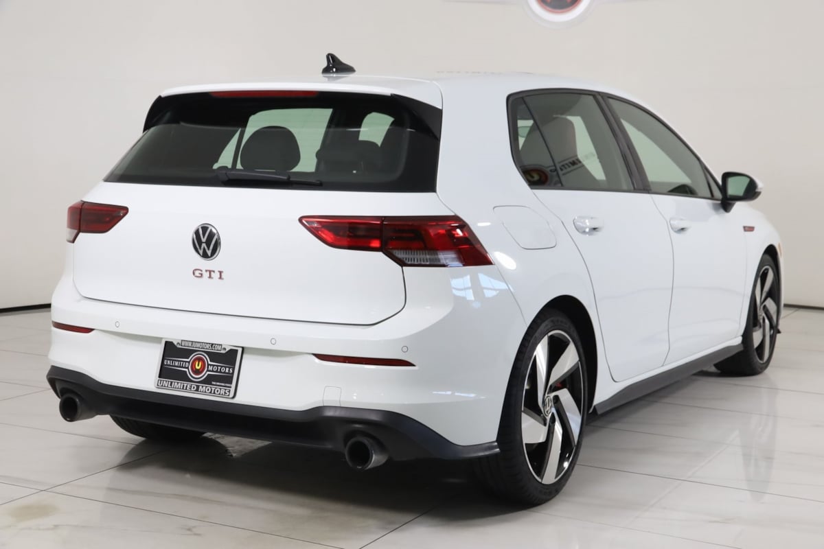 2023 Volkswagen Golf GTI photo 3