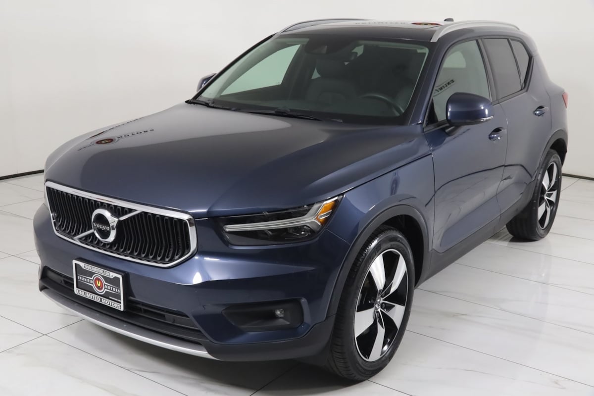Sold 2021 Volvo XC40 Momentum in Westfield