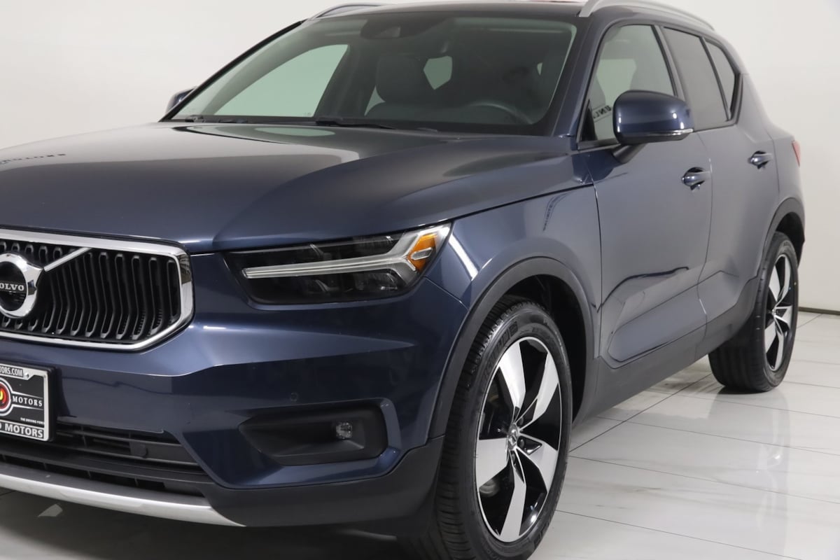Sold 2021 Volvo XC40 Momentum in Westfield