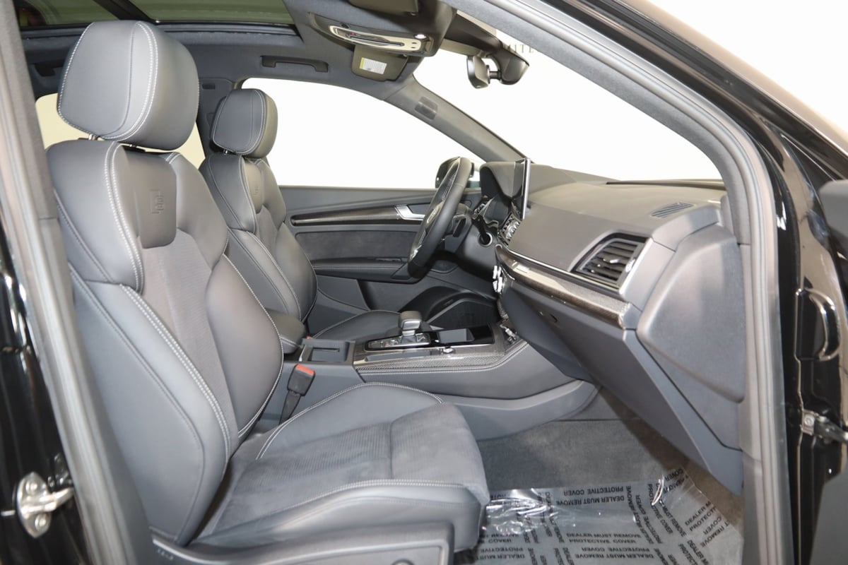2023 Audi SQ5 Prestige photo 13