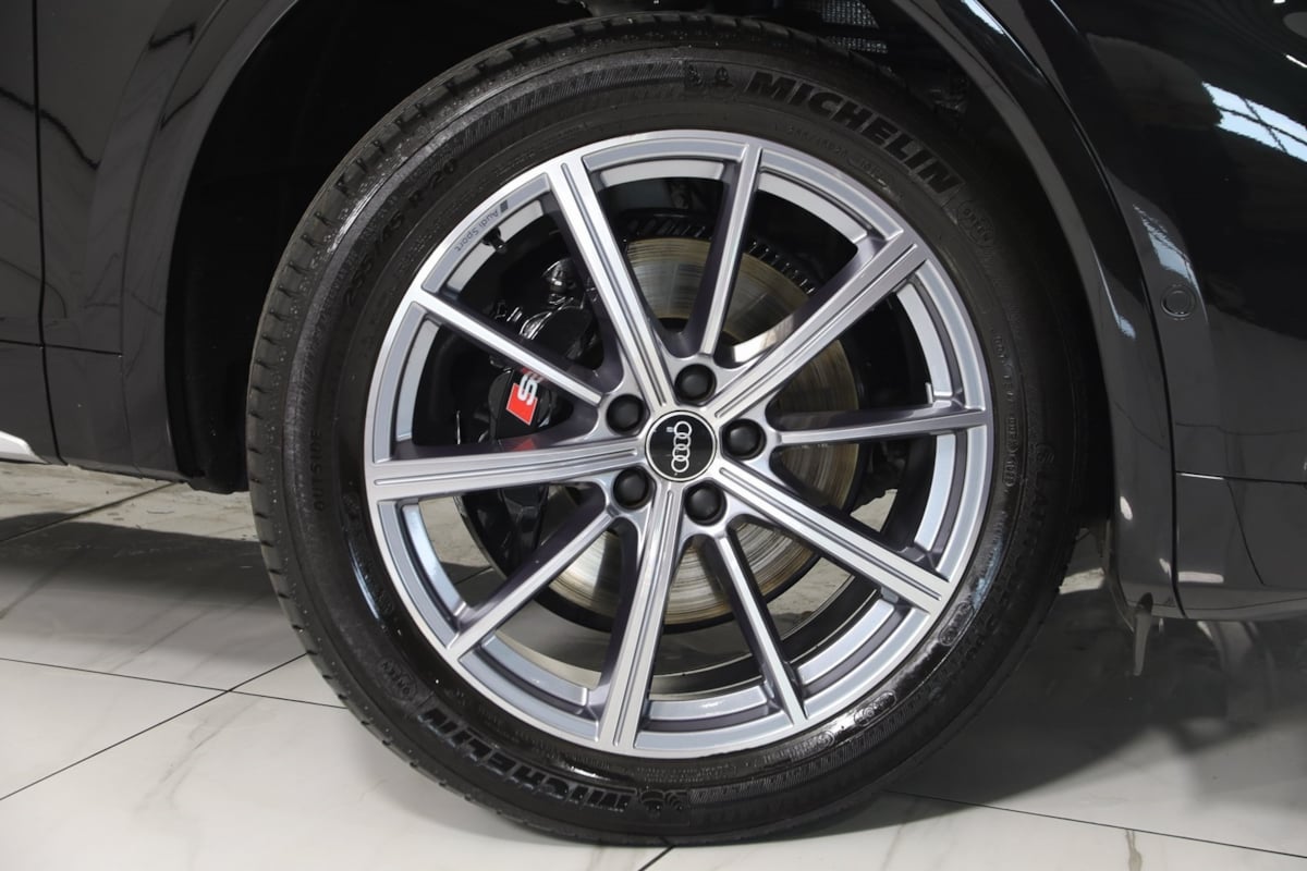 2023 Audi SQ5 Prestige photo 17