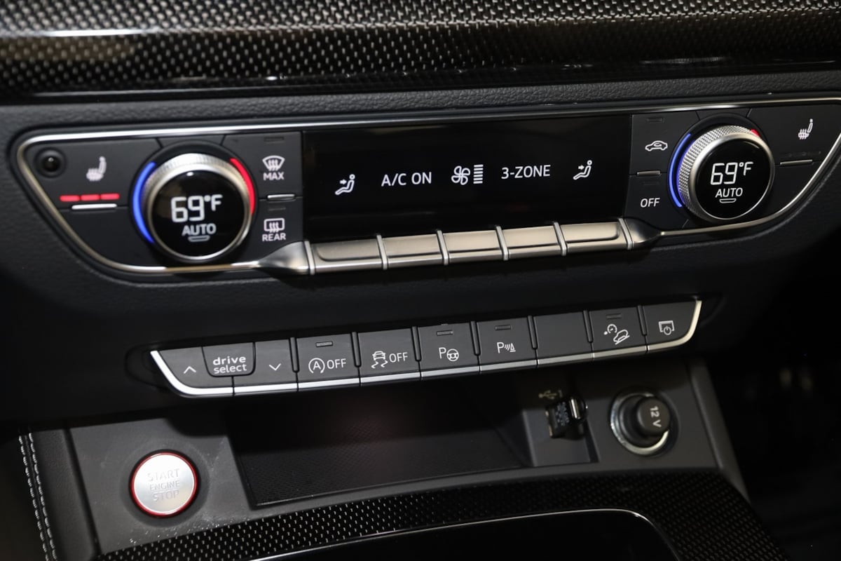 2023 Audi SQ5 Prestige photo 41