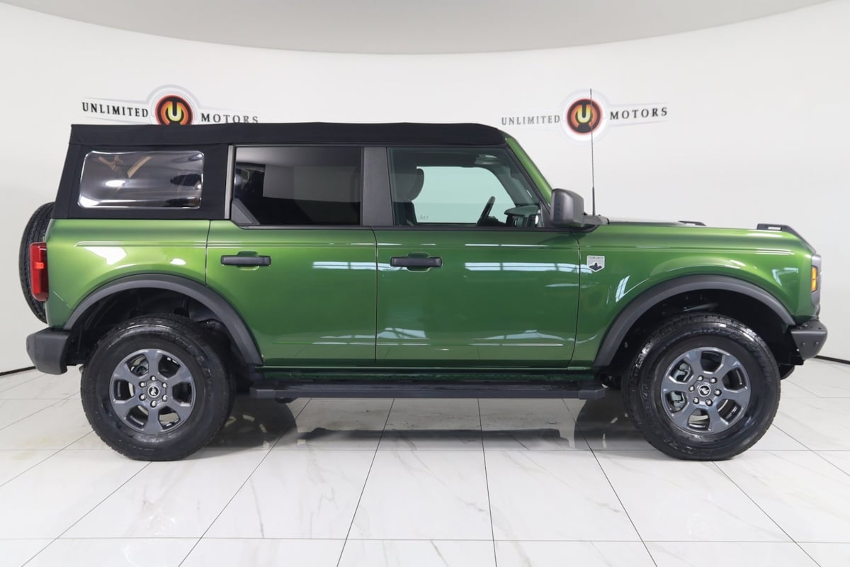 2022 Ford Bronco Big Bend photo 2