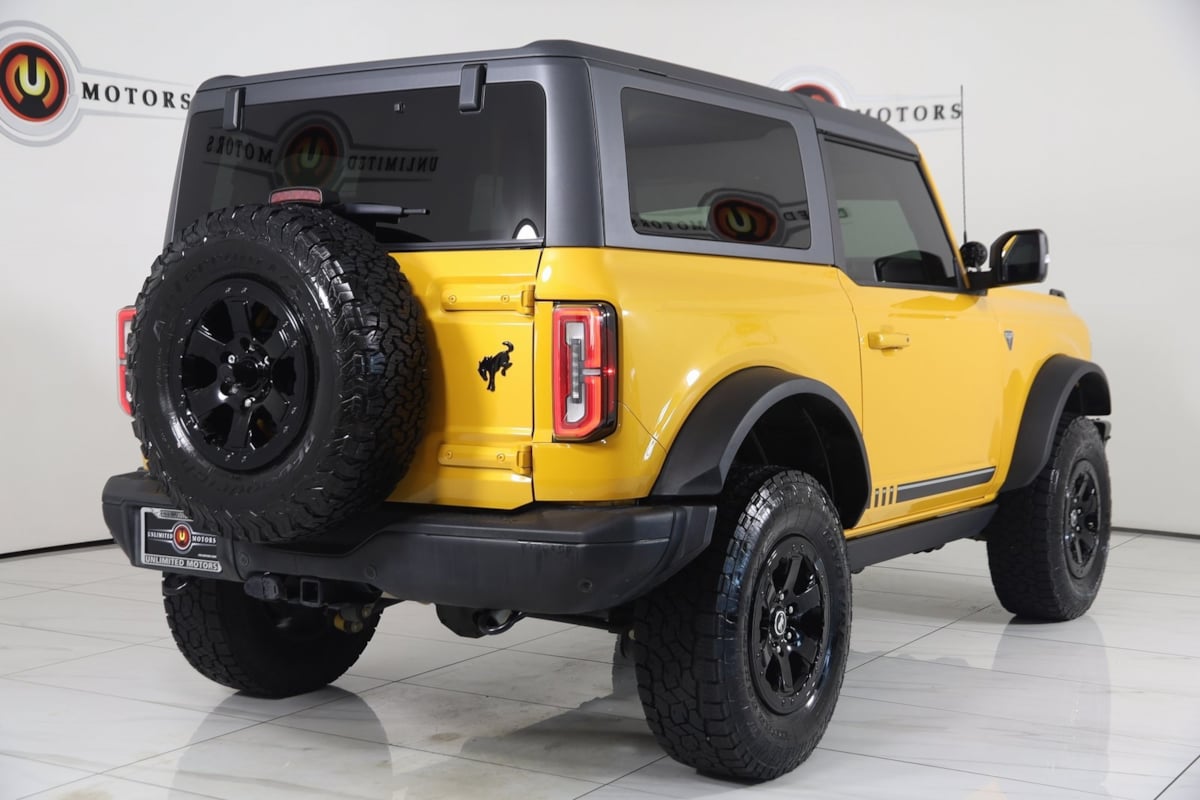 2021 Ford Bronco First Edition photo 2