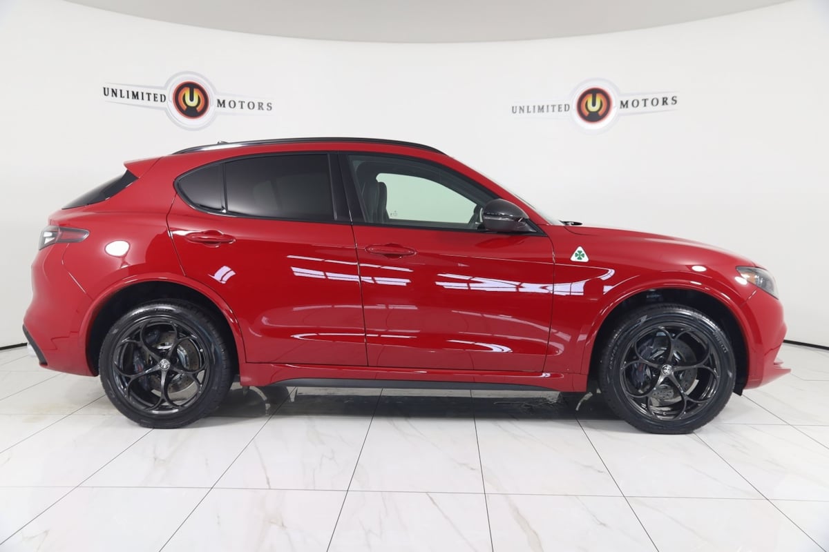 2024 Alfa Romeo Stelvio Quadrifoglio photo 2