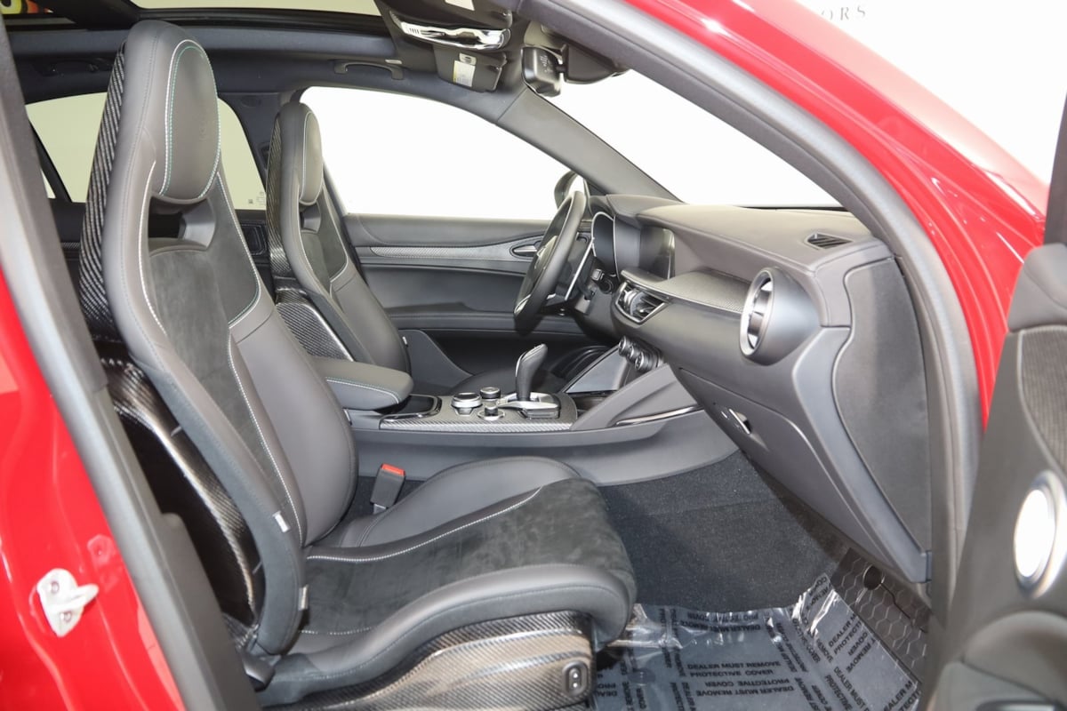 2024 Alfa Romeo Stelvio Quadrifoglio photo 12