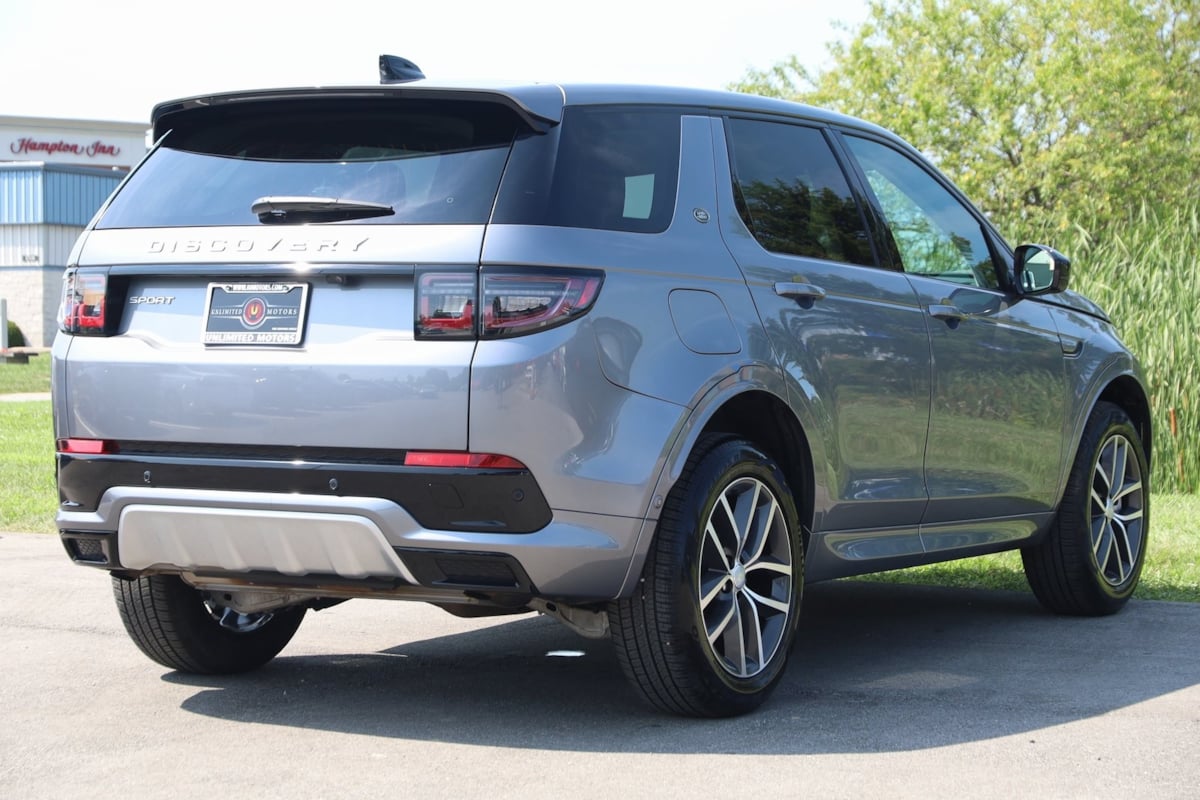2024 Land Rover Discovery Sport S photo 2