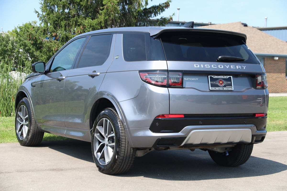 2024 Land Rover Discovery Sport S photo 3