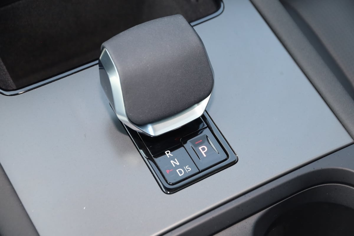 2024 Land Rover Discovery Sport S photo 6