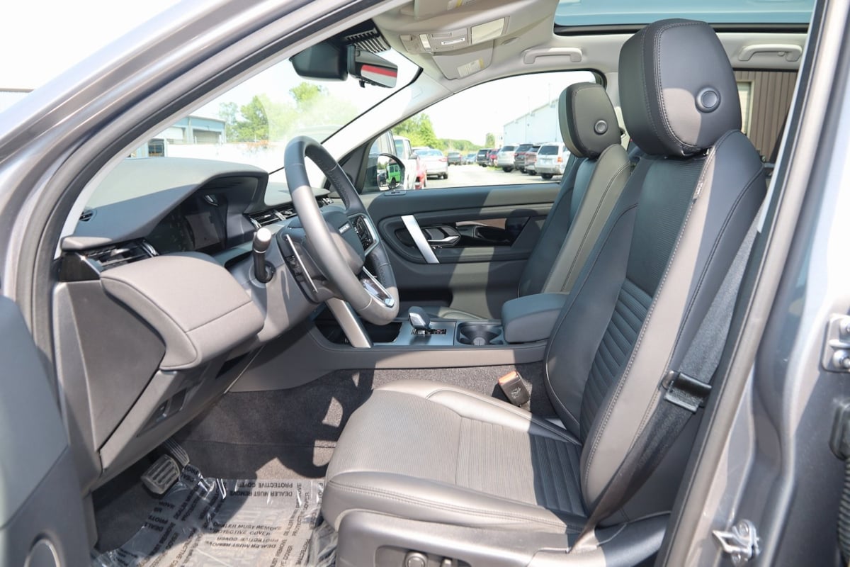 2024 Land Rover Discovery Sport S photo 10