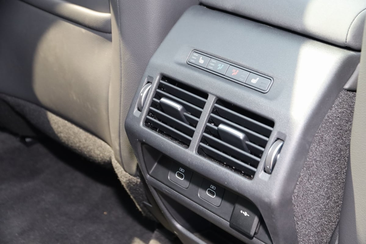 2024 Land Rover Discovery Sport S photo 14