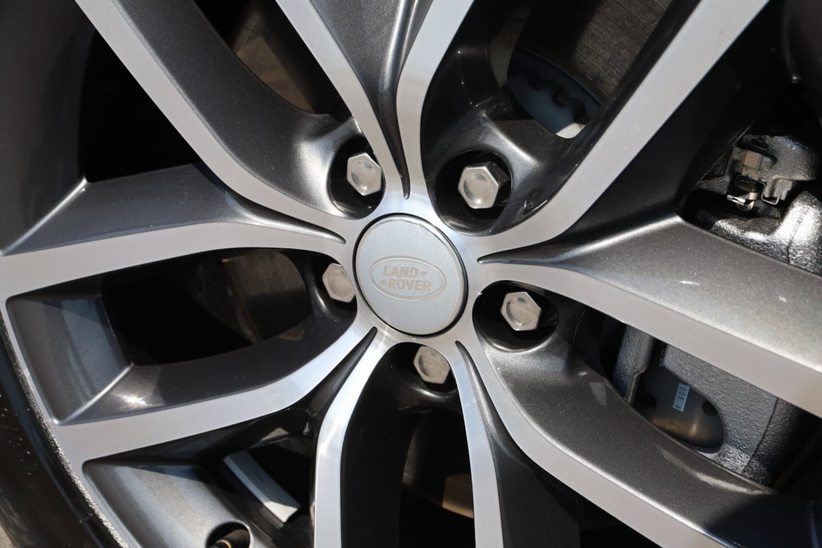 2024 Land Rover Discovery Sport S photo 16