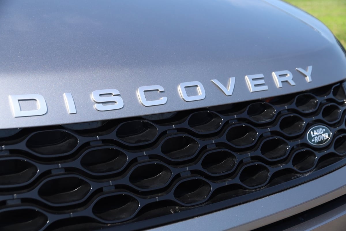2024 Land Rover Discovery Sport S photo 17