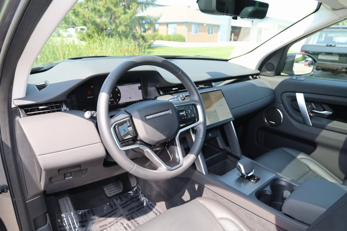 2024 Land Rover Discovery Sport S photo 28