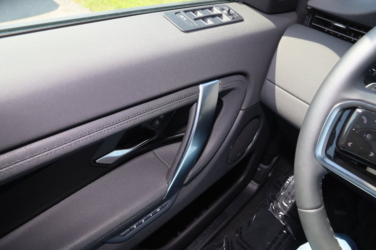 2024 Land Rover Discovery Sport S photo 31