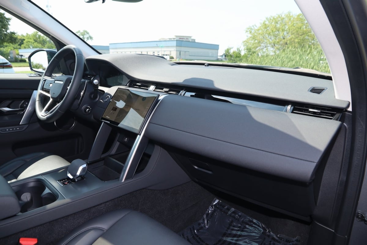 2024 Land Rover Discovery Sport S photo 46