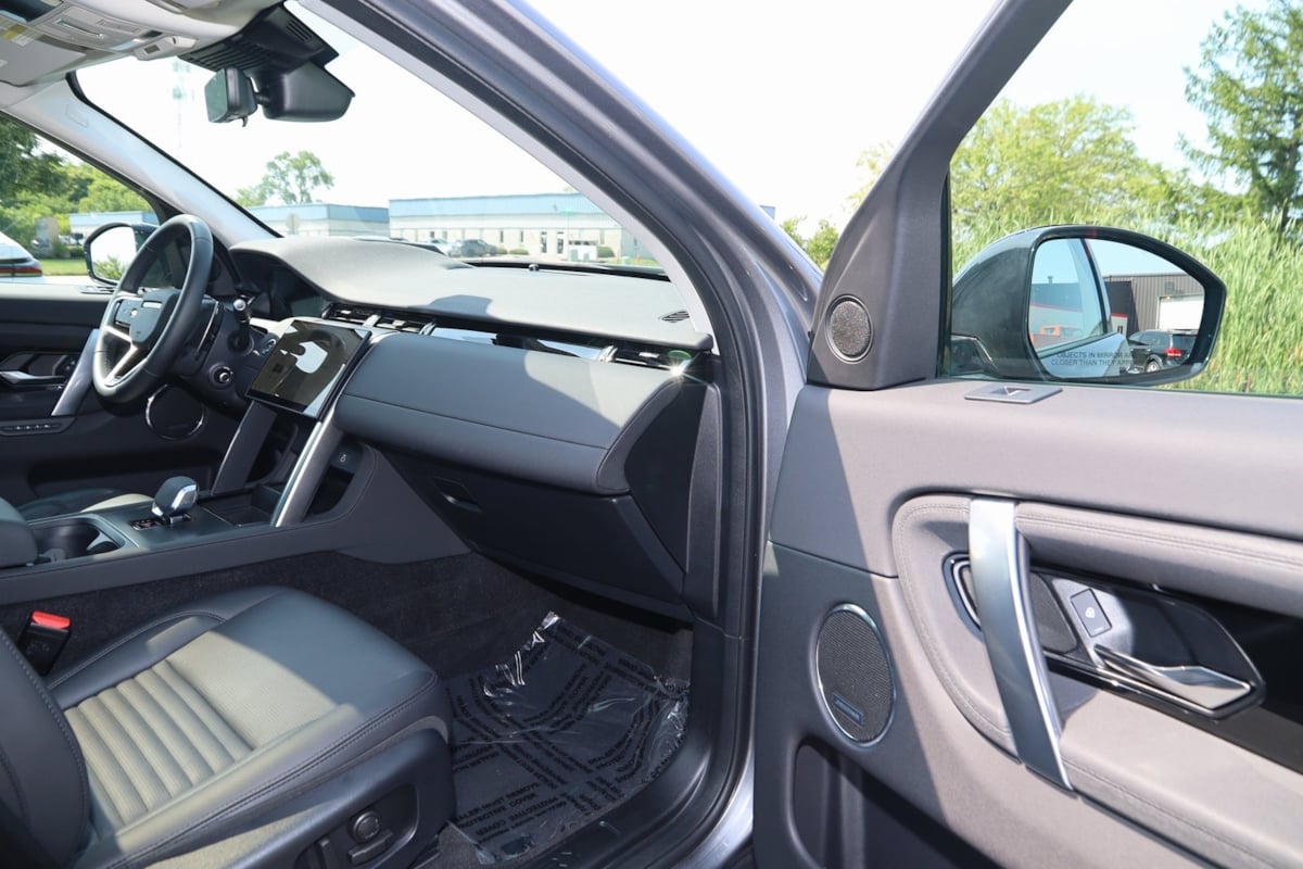 2024 Land Rover Discovery Sport S photo 47