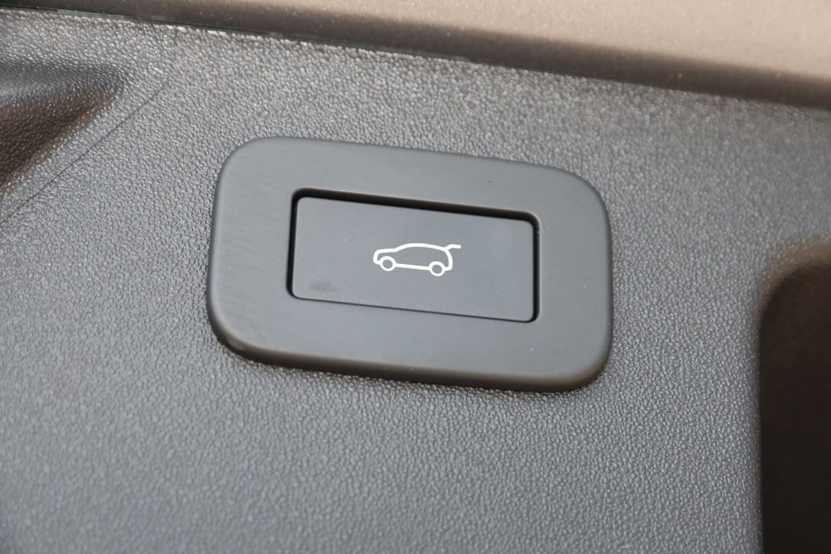 2024 Land Rover Discovery Sport S photo 58