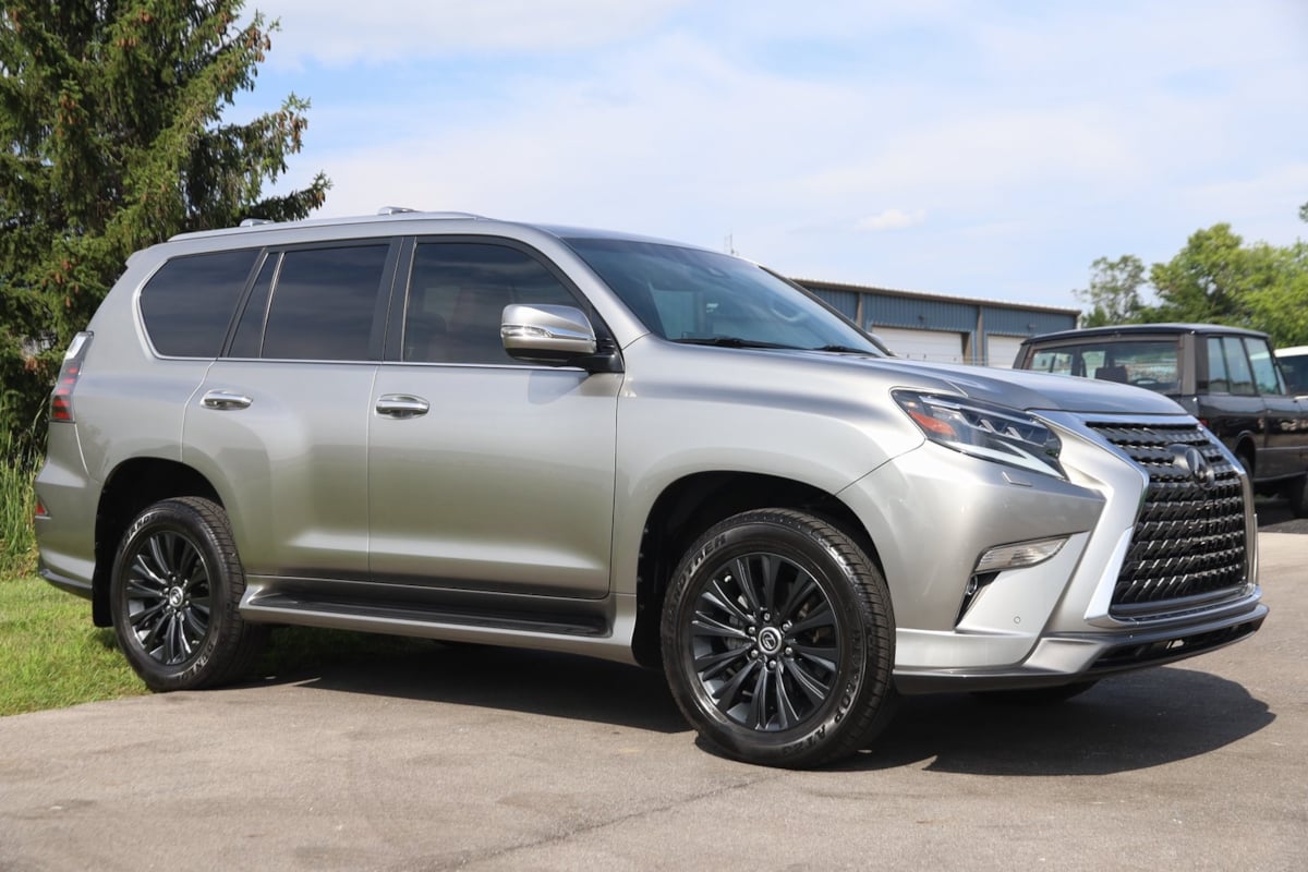 2023 Lexus GX 460 Luxury photo 2