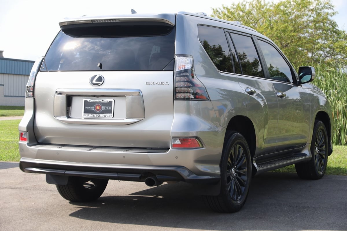 2023 Lexus GX 460 Luxury photo 3