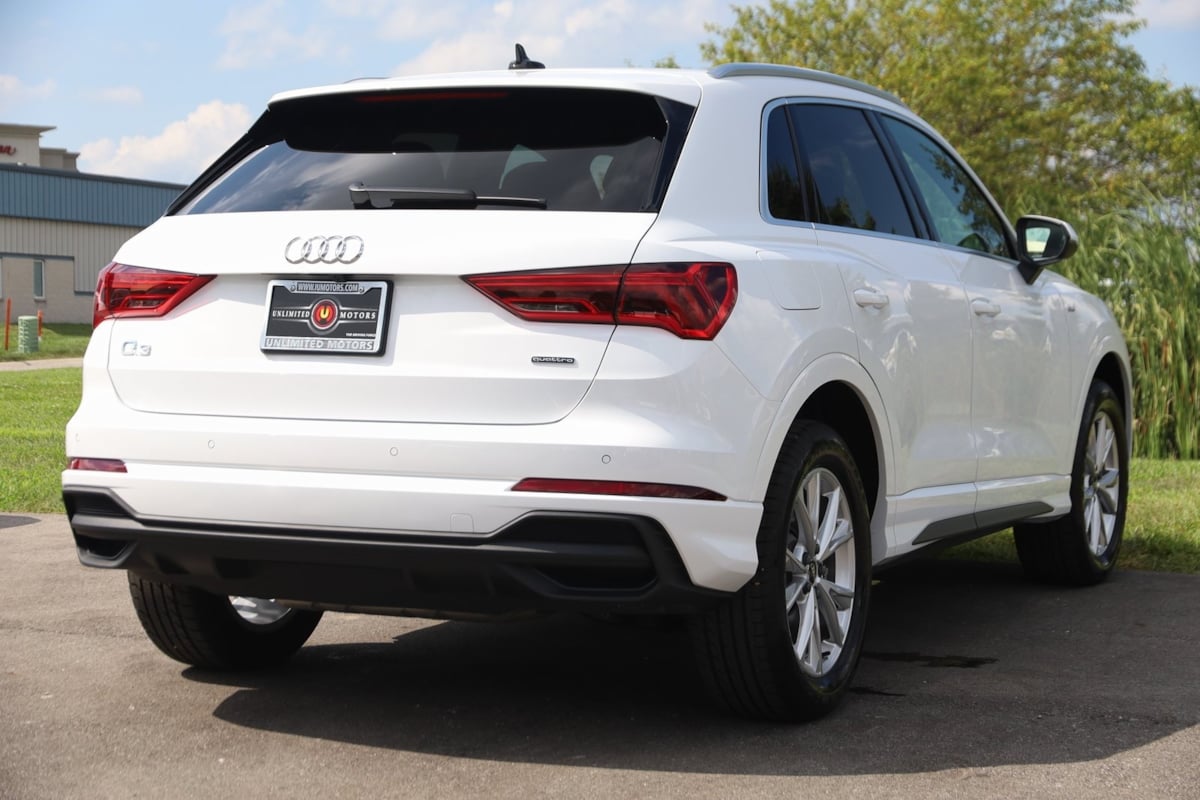2025 Audi Q3 S line Premium photo 3