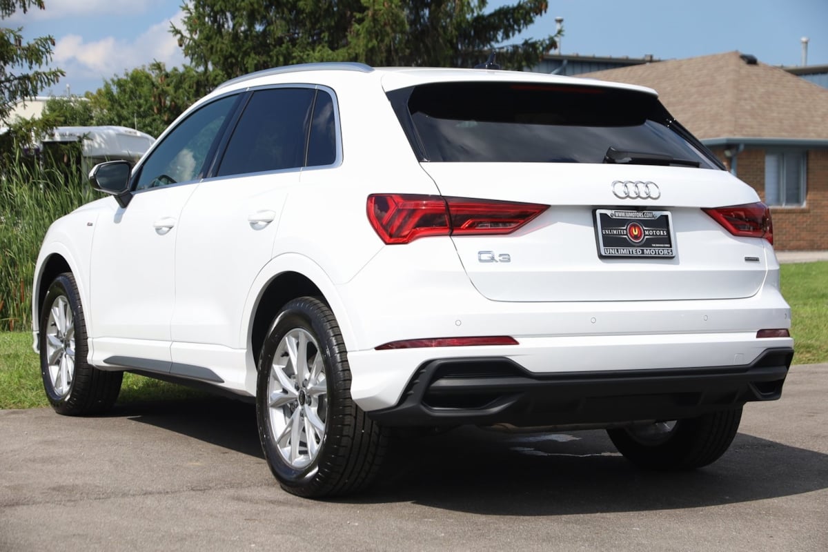 2025 Audi Q3 S line Premium photo 4
