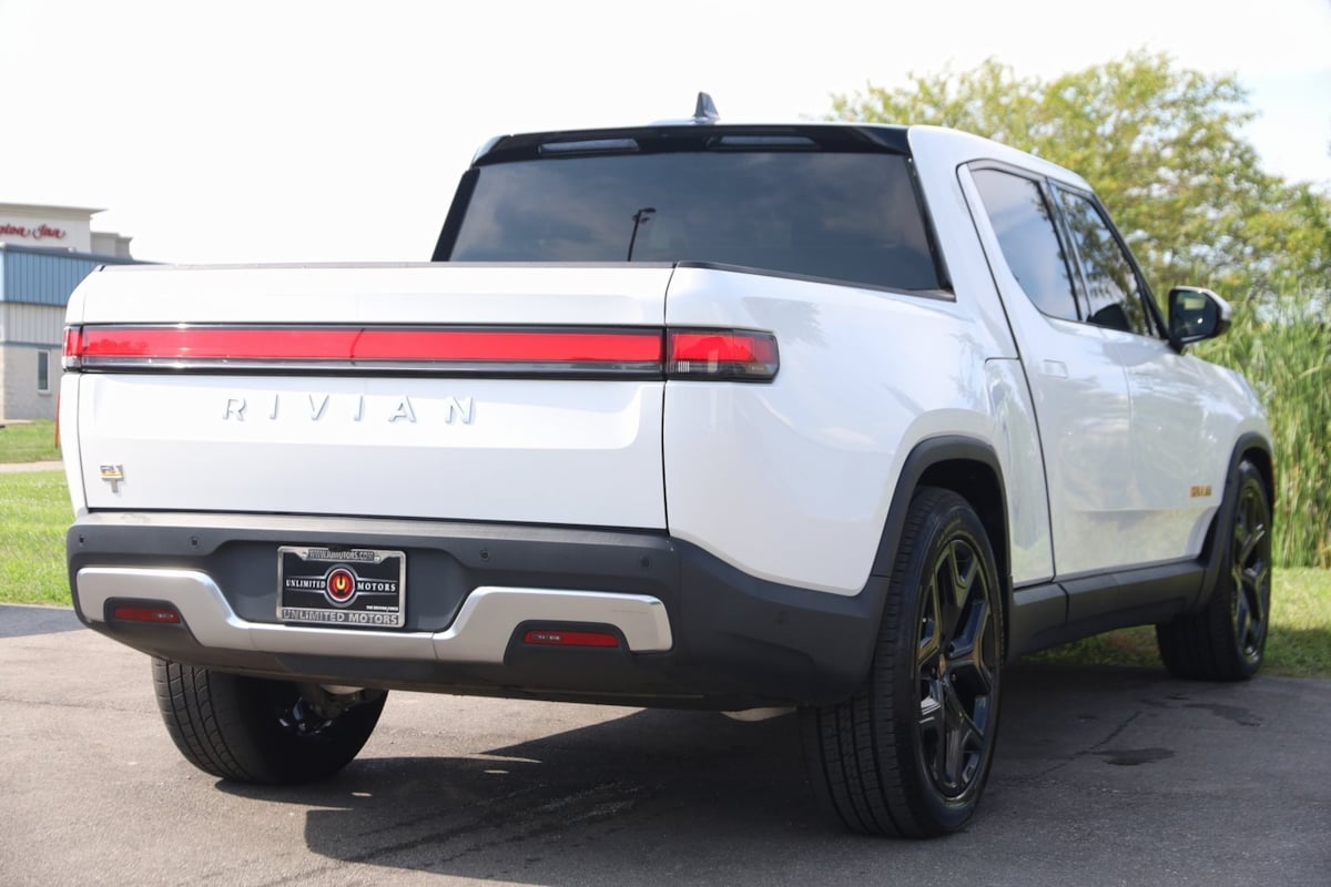 2022 Rivian R1T Adventure photo 2